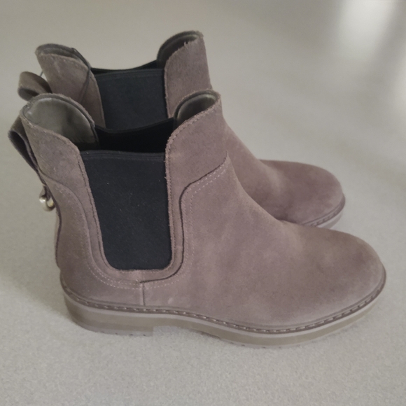 Cole Haan women's greenwich waterproof chelsea booties size 5.1/2 - Picture 6 of 11